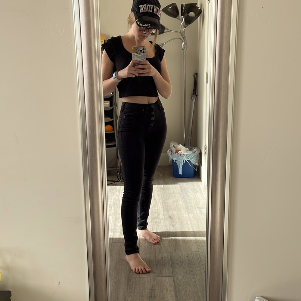 Black high rise skinny jeans. Size 1.